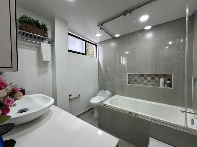 Casa de 4 alcobas en venta en El Poblado, Medellín, 210 m² · foto 16 de 19
