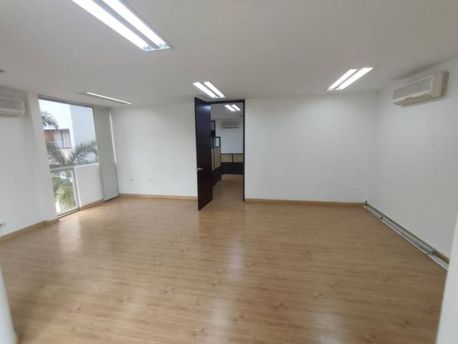 Oficina en arriendo en La Aguacatala, Medellín, 73 m² · foto 10 de 14