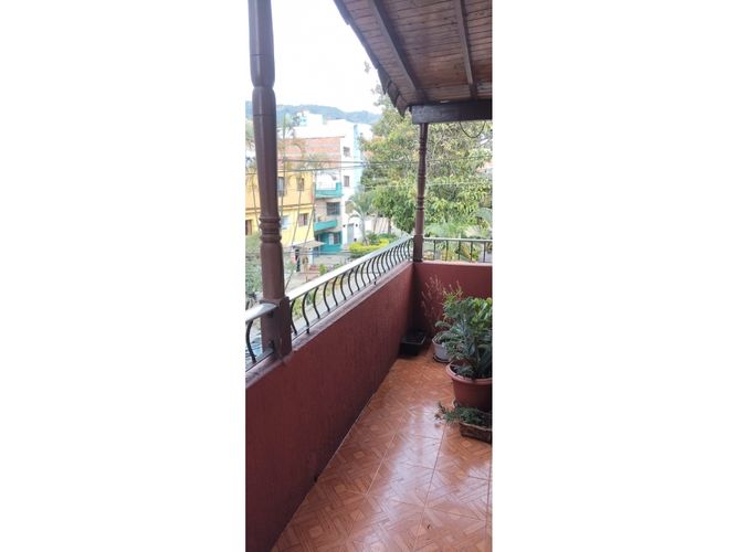 Casa de 5 alcobas en venta en La Milagrosa, Medellín, 126 m² · foto 2 de 16