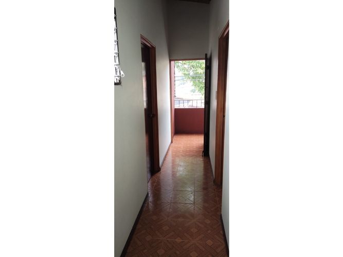 Casa de 5 alcobas en venta en La Milagrosa, Medellín, 126 m² · foto 5 de 16