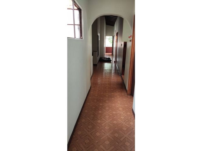 Casa de 5 alcobas en venta en La Milagrosa, Medellín, 126 m² · foto 9 de 16