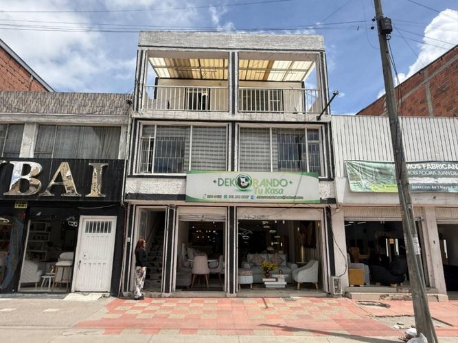Casa de 5 alcobas en venta en Los Sauces, Bogotá, 414 m² · foto 2 de 24