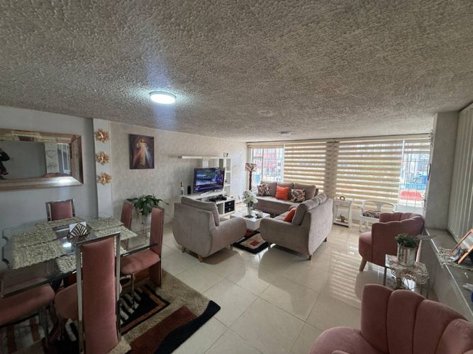 Casa de 5 alcobas en venta en Los Sauces, Bogotá, 414 m² · foto 9 de 24