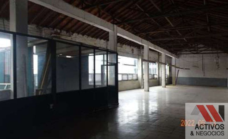 Bodega en venta en Colombia, Medellín, 2372 m² · foto 2 de 24