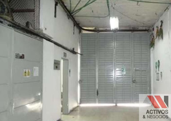 Bodega en venta en Colombia, Medellín, 2372 m² · foto 16 de 24