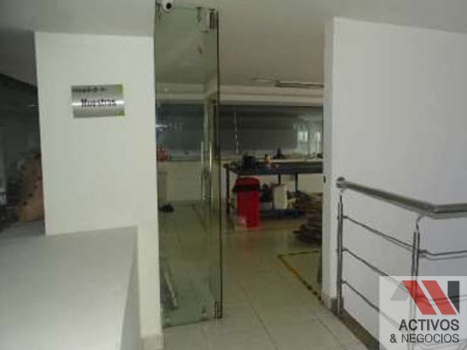 Bodega en venta en Colombia, Medellín, 2372 m² · foto 18 de 24