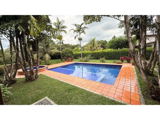 Casa de 3 alcobas en venta en Armenia, 300 m² · foto 2 de 24