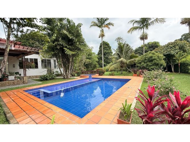 Casa de 3 alcobas en venta en Armenia, 300 m² · foto 3 de 24