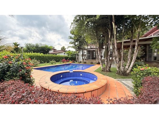 Casa de 3 alcobas en venta en Armenia, 300 m² · foto 4 de 24