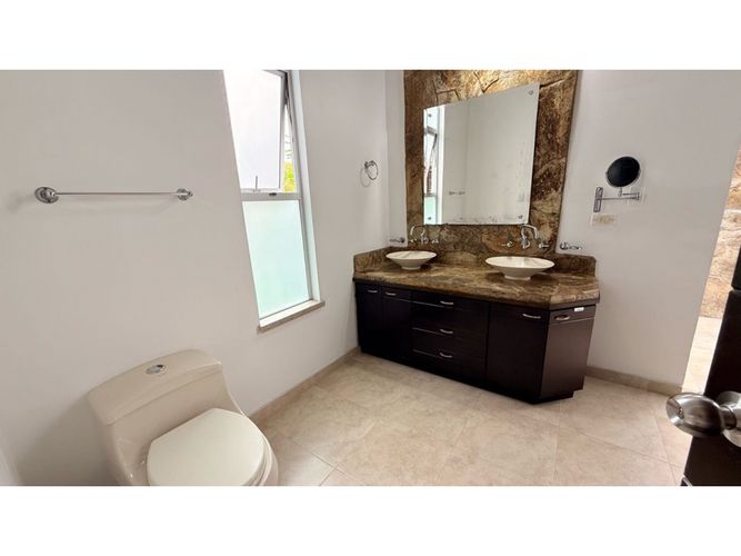 Casa de 3 alcobas en venta en Armenia, 300 m² · foto 13 de 24