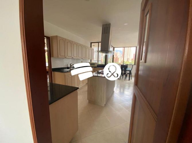 Apartamento de 4 alcobas en venta en El Poblado, Medellín, 405 m² · foto 4 de 21