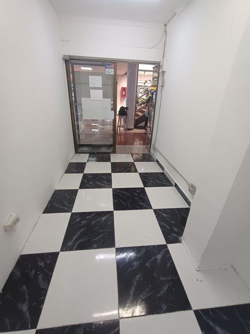 Local en arriendo en La Candelaria, Medellín, 8 m² · foto 7 de 9