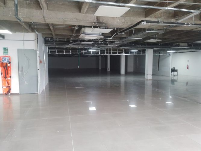 Oficina en venta en San Juan Bautista, Itagüí, 2629 m² · foto 4 de 17