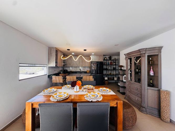Casa de 4 alcobas en venta en San Nicolas, La Ceja, 198 m² · foto 2 de 24