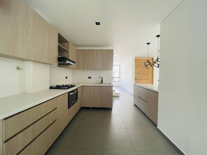 Casa de 3 alcobas en venta en San Nicolas, La Ceja, 154 m² · foto 3 de 16