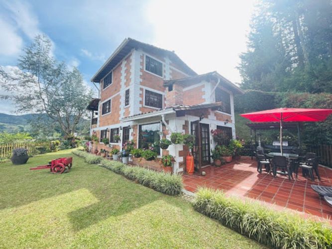 Casa de 3 alcobas en venta en San Nicolas, La Ceja, 270 m² · foto 3 de 24