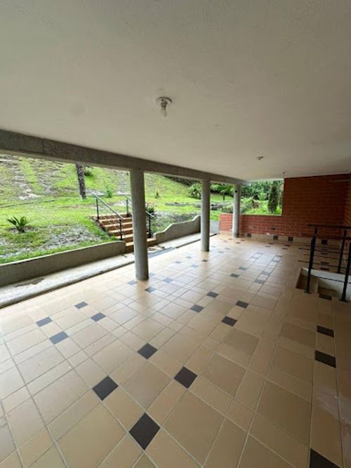 Casa de 6 alcobas en venta en La Milagrosa, La Ceja, 230 m² · foto 3 de 24