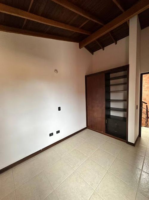 Casa de 6 alcobas en venta en La Milagrosa, La Ceja, 230 m² · foto 10 de 24