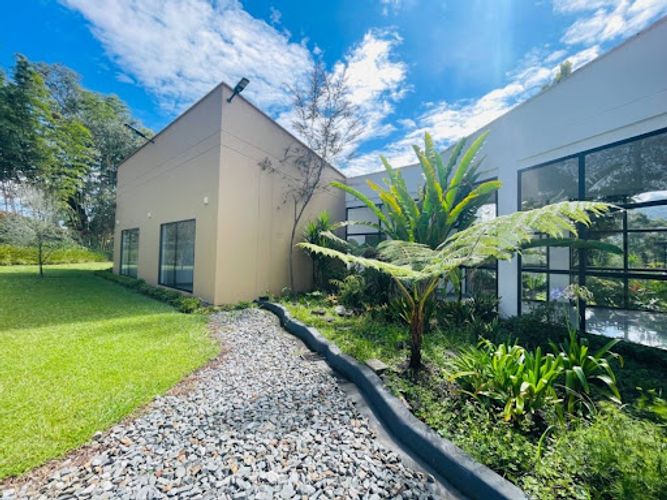 Casa de 5 alcobas en venta en Guamito, La Ceja, 240 m² · foto 3 de 24