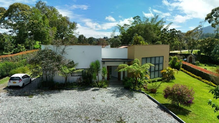 Casa de 5 alcobas en venta en Guamito, La Ceja, 240 m² · foto 4 de 24