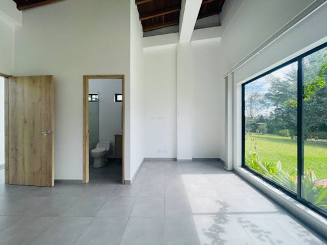 Casa de 5 alcobas en venta en Guamito, La Ceja, 240 m² · foto 5 de 24