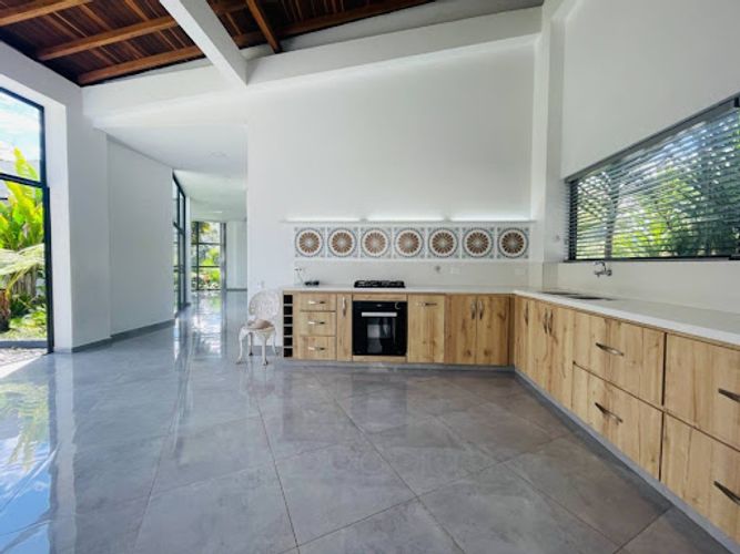 Casa de 5 alcobas en venta en Guamito, La Ceja, 240 m² · foto 8 de 24