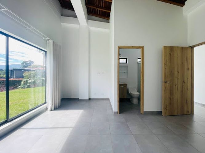 Casa de 5 alcobas en venta en Guamito, La Ceja, 240 m² · foto 16 de 24