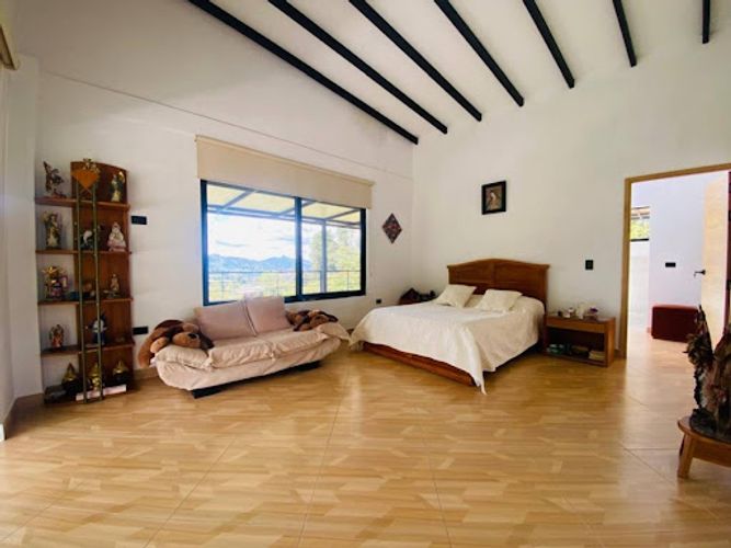 Casa de 3 alcobas en venta en La Milagrosa, La Ceja, 485 m² · foto 7 de 22