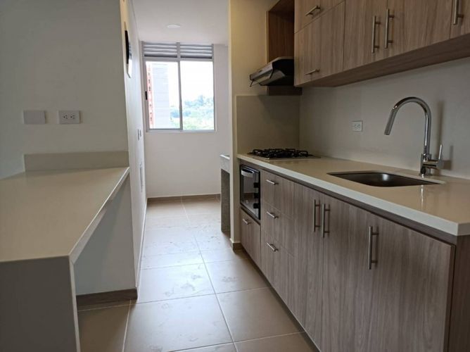 Apartamento de 2 alcobas en arriendo en Camino Verde, Envigado, 80 m² · foto 3 de 17