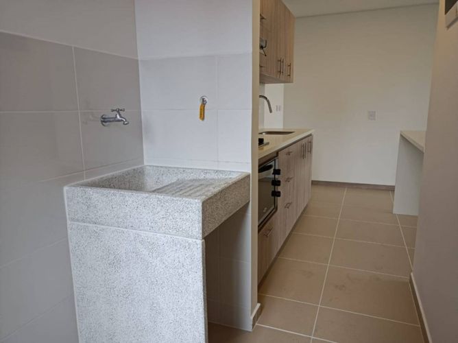 Apartamento de 2 alcobas en arriendo en Camino Verde, Envigado, 80 m² · foto 5 de 17