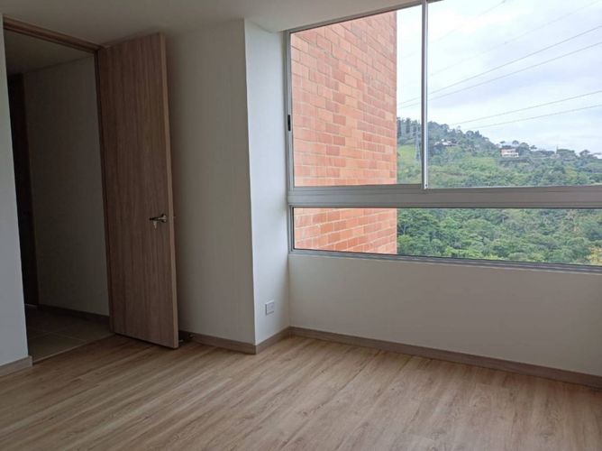 Apartamento de 2 alcobas en arriendo en Camino Verde, Envigado, 80 m² · foto 13 de 17