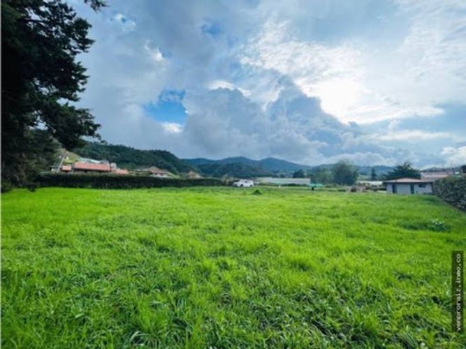 Lote en venta en San Nicolas, La Ceja, 1213 m² · foto 2 de 9
