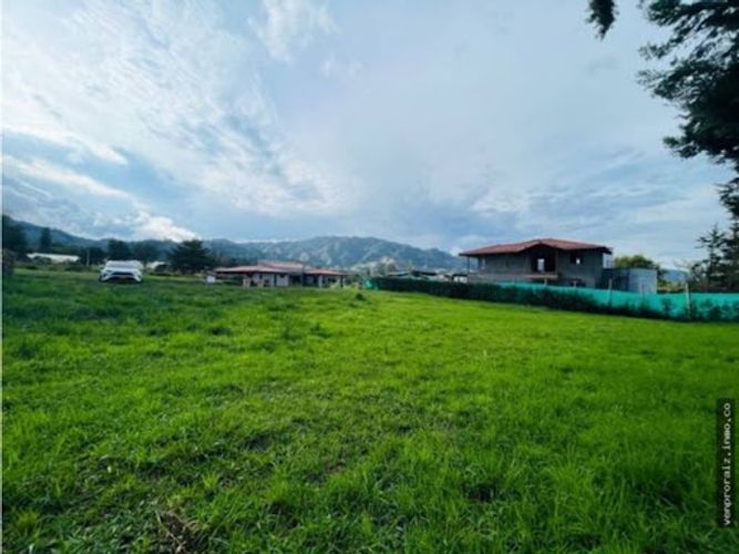 Lote en venta en San Nicolas, La Ceja, 1213 m² · foto 4 de 9