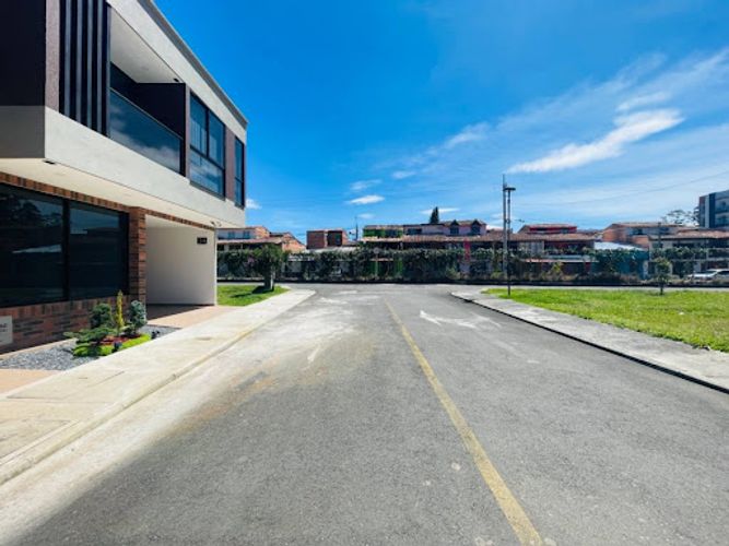Casa de 3 alcobas en venta en San Nicolas, La Ceja, 156 m² · foto 2 de 24
