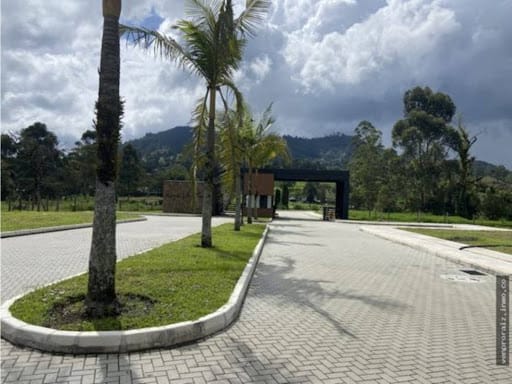 Lote en venta en San Nicolas, La Ceja, 1650 m² · foto 2 de 11
