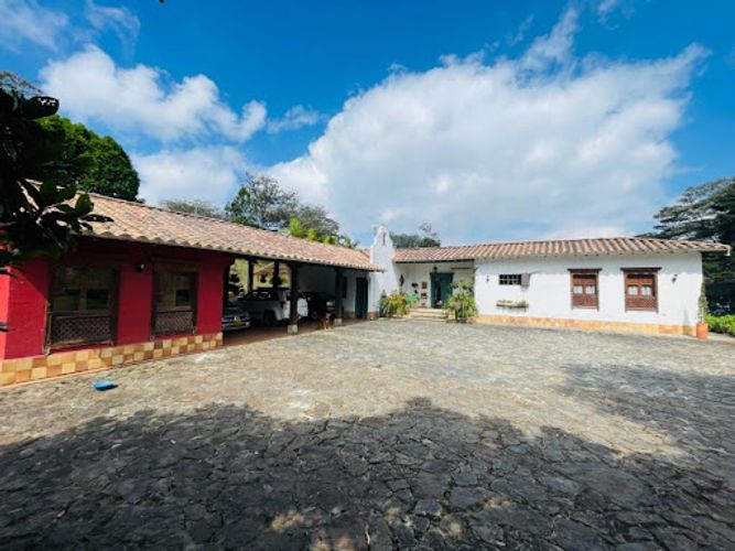 Casa de 7 alcobas en venta en San Nicolas, La Ceja, 650 m² · foto 3 de 23