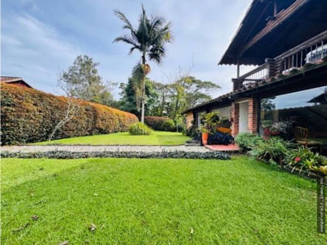Casa de 6 alcobas en venta en Gualanday, Rionegro, 280 m² · foto 2 de 20