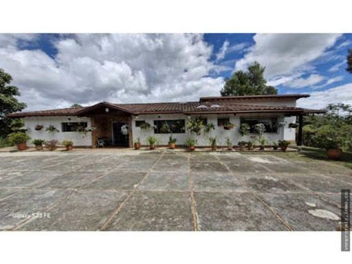 4BR Country House in El carmen (400 m²) for Sale - 2