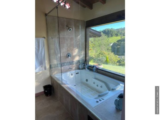 4BR Country House in El carmen (400 m²) for Sale - 4