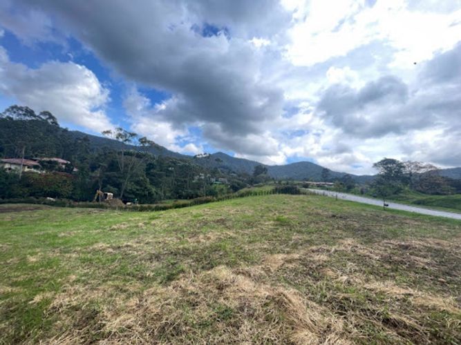 Lote en venta en San Nicolas, La Ceja, 2003 m² · foto 3 de 11