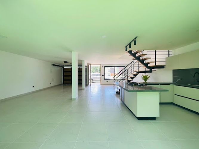 Casa de 3 alcobas en venta en San Nicolas, La Ceja, 212 m² · foto 2 de 24