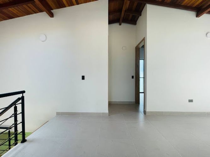 Casa de 3 alcobas en venta en San Nicolas, La Ceja, 212 m² · foto 11 de 24