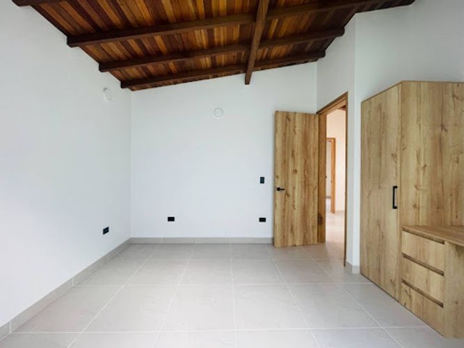 Casa de 3 alcobas en venta en San Nicolas, La Ceja, 212 m² · foto 16 de 24
