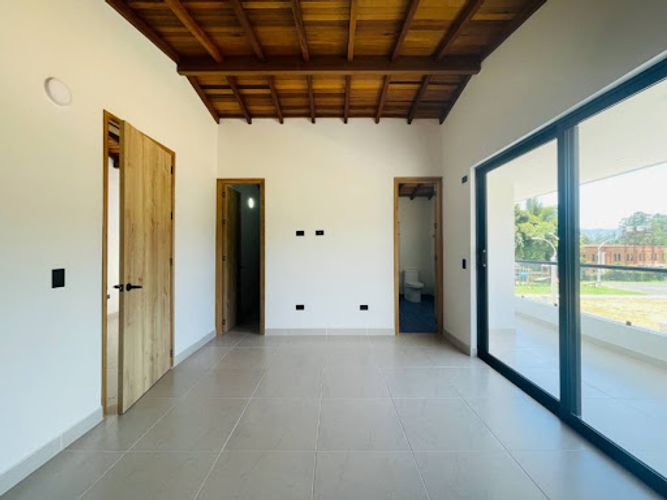 Casa de 3 alcobas en venta en San Nicolas, La Ceja, 212 m² · foto 18 de 24