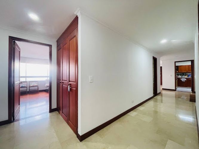 Apartamento de 3 alcobas en venta en Vía Las Palmas, Medellín, 230 m² · foto 18 de 24