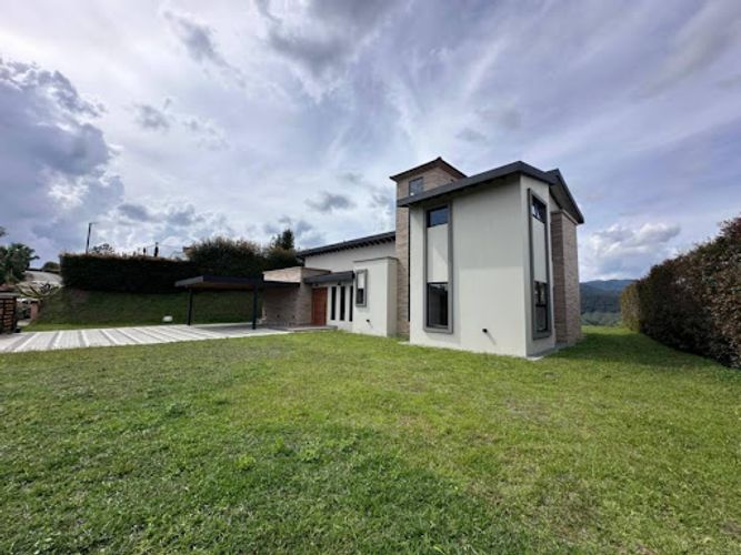 Finca en arriendo en El Carmen, El Retiro, 255 m² · foto 2 de 18