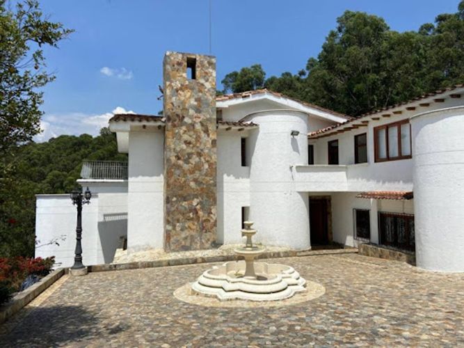 Casa de 8 alcobas en venta en Las Palmas, Medellín, 1050 m² · foto 2 de 18