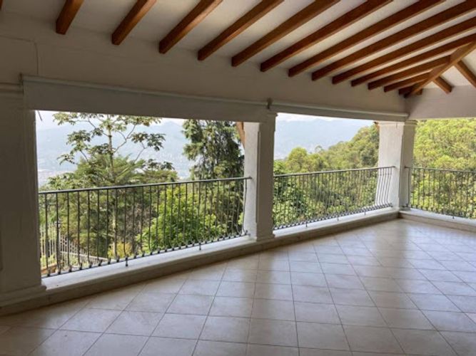 Casa de 8 alcobas en venta en Las Palmas, Medellín, 1050 m² · foto 11 de 18