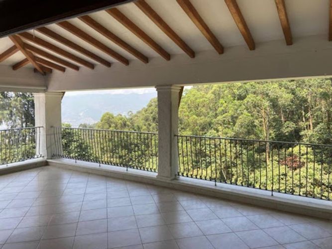 Casa de 8 alcobas en venta en Las Palmas, Medellín, 1050 m² · foto 12 de 18
