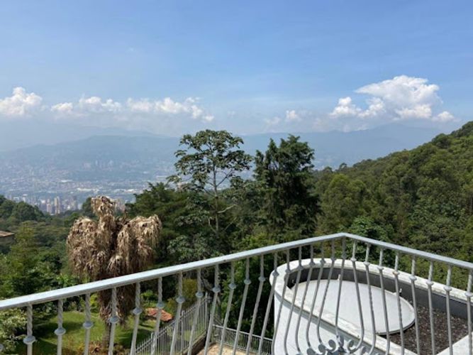 Casa de 8 alcobas en venta en Las Palmas, Medellín, 1050 m² · foto 14 de 18